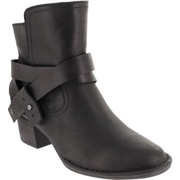 UGG Shoes - UGG Elysian Leather Boots-Worn Once!